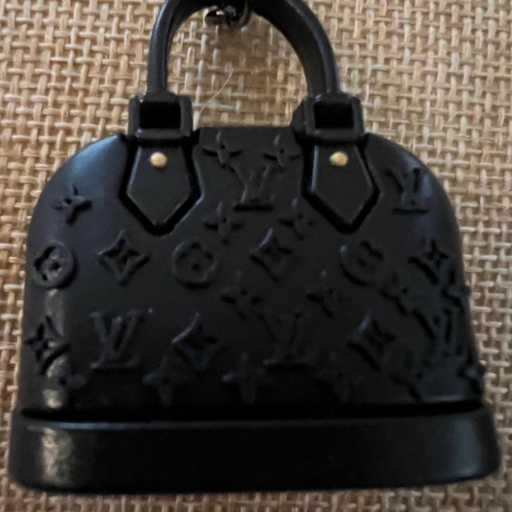 Fashion LV keychain in black